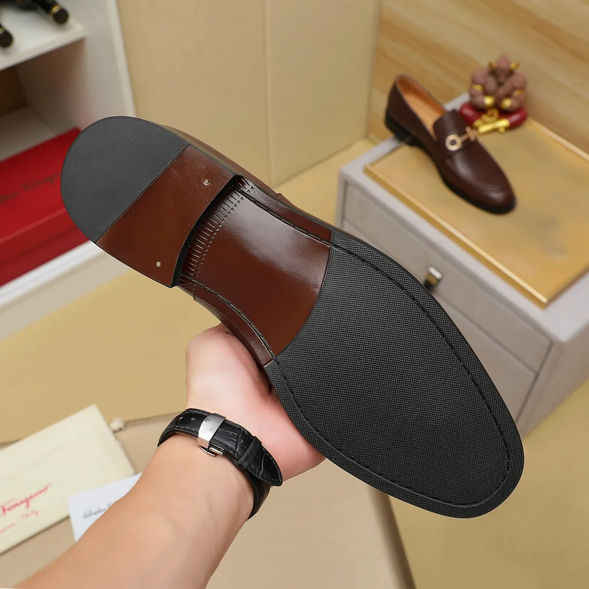 Men's shoes 💰440 Ferragamo [Ferragamo] top imported suit men's shoes 💯Original copy of the official website, product materials: selected imported embossed calfskin + luxury hardware buckle accessories ~ imported water-dyed cow 🐂 leather lining. Strong three-dimensional visual effect, original combination outsole, multiple colors available😘 Size: 39-44 (38.45.46. Customized)